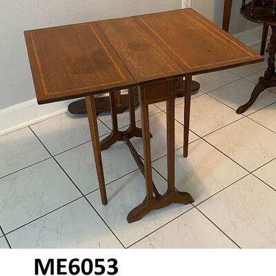 ME6053: Small Drop Leaf Table
