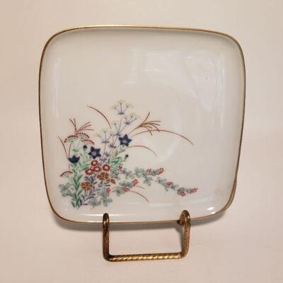 Asian 4pc snack plates in holder