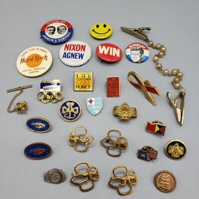 Miscellaneous buttons and pendants.
https://ctbids.com/#!/individualEstateSales/316/10666
