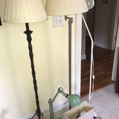 This lot contains an assortment of lamps. All work and in good condition. https://ctbids.com/#!/individualEstateSales/316/10666