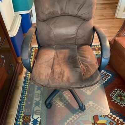 This is a rolling office chair and protective mat. The chair does have signs of wear on it and the mat has some scuffs but doesnâ€™t have...