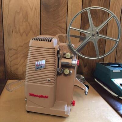 Holiday 8mm by Mansfield reel film player M-1000
$28