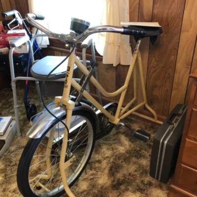 Mid Century Deluxe stationary bike by Battle Creek bikes
$30