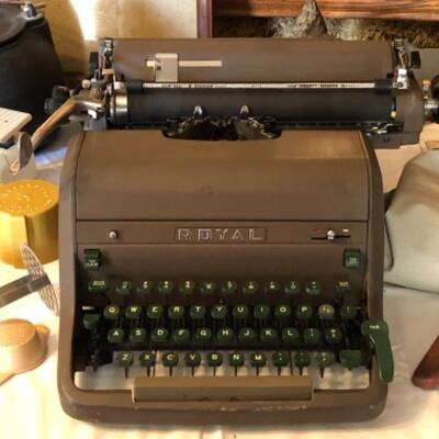 Royal Quiet Deluxe Typewriter 1950â€™s
$39