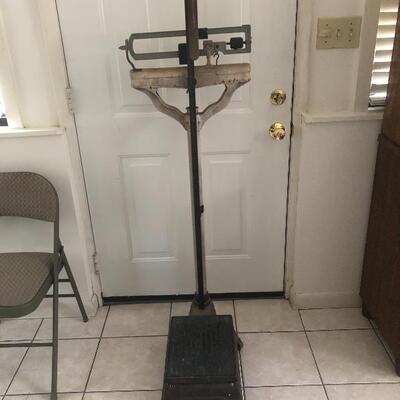 Antique Standing Weigh Scale. 
Continental Manufac Company 
