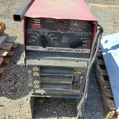 
#6736 â€¢ Lincoln Arc Welder