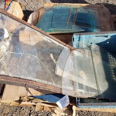 #6788 â€¢ 1940s GM Glass And One Frame