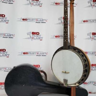 2044	

Maybell Banjo With Hard Case
Does Not Include Stand