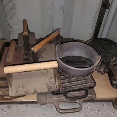 
#5204 â€¢ Season Cast Iron Cookware