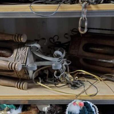 
#5186 â€¢ 2 Light Fixtures