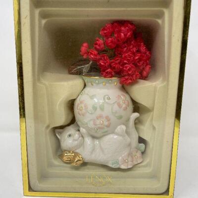 Lenox Petals & Pearls Cat Bud Vase with Flowers