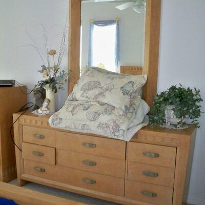 *BIN - Hickory White Furniture Co. 9 Drawer Dresser with Large Beveled Mirror