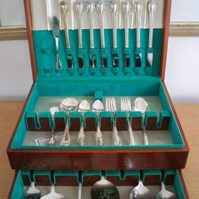Vintage 57pcs. 1847 Rogers Bros. Silver Plate "Remembrance" Flatware in Box