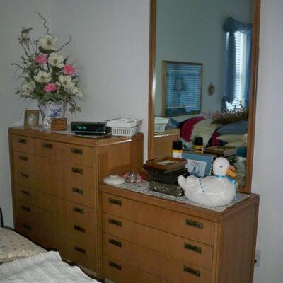 *BIN - Vintage Robinson Furniture Co. : 4 Drawer Dresser with Mirror , 8 Drawer Dresser.