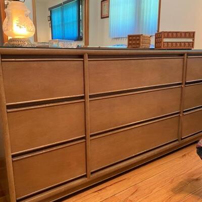 Kroehler 9-Drawer Dresser w/Mirror - $175 - 65"H x 62"W x 19"D