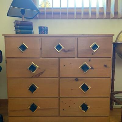 Master Craft S.J Bailey & Sons Inc 9-Drawer Dresser - $80 - 32.5"H x 36"W x 14.5"D