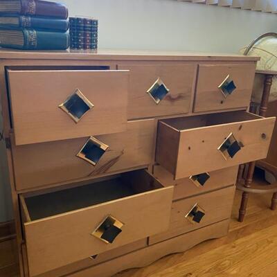 Master Craft S.J Bailey & Sons Inc 9-Drawer Dresser - $80 - 32.5"H x 36"W x 14.5"D