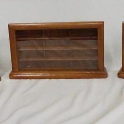 1105	LOT OF THREE THOMAS PACCONI 1900-2000 CLASSICS DISPLAY CASES FOR MODEL CARS. EACH CASE MEASURES; 9 IN X 14 3/4 IN, 2 1/2 IN DEEP. 
