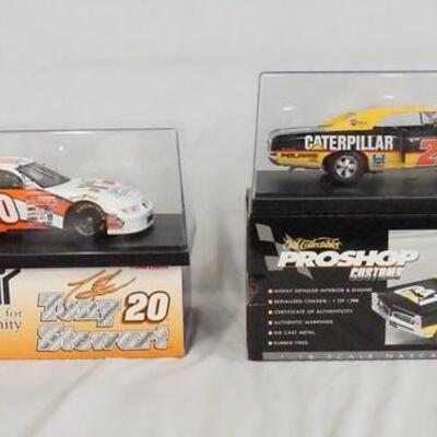 1140	LOT OF TWO 1:18 SCALE NASCAR MODEL CARS W/ DISPLAY CASES & ORIGINAL BOXES.
