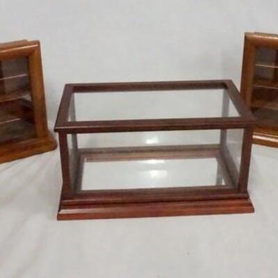 1106	LOT OF THREE DISPLAY CASES FOR MODEL CARS. LOT INCLUDES TWO THOMAS PACCONI 1900-2000 CLASSICS DISPLAY CASES (ONE OF THE CASES HAS...