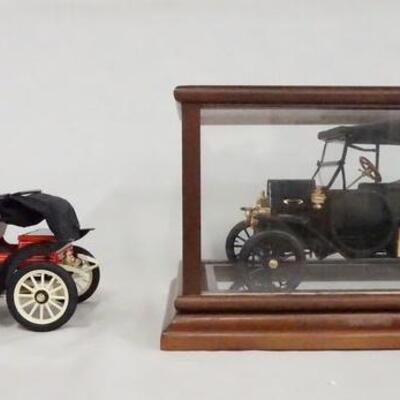 1159	LOT OF TWO FRANKLIN MINT PRECISION MODELS OF CLASSIC CARS. INCLUDING ON IN A NICE WOOD & GLASS DISPLAY CASE W/ A MIRROR BASE. 

