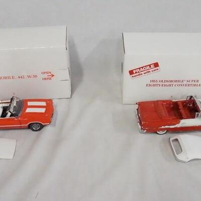 1143	LOT OF TWO DIE CAST 1:24 SCALE OLDSMOBILE MODEL CARS FROM THE DANBURY MINT. LOT INCLUDES;  1970 OLDSMOBILE 442 W-30 & 1955...
