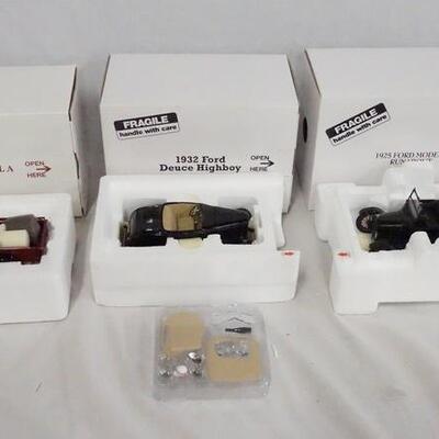 1148	LOT OF THREE DANBURY MINT 1:24 SCALE MODEL CARS. LOT INCLUDES 1925 FORD MODEL T RUNABOUT, 1932 FORD DEUCE HIGHBOY & 1931 FORD...