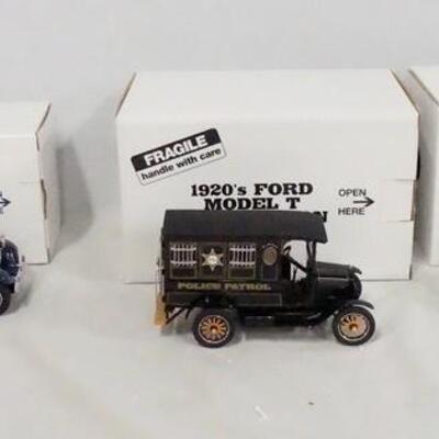 1147	LOT OF THREE DIE CAST 1:24 SCALE MODELS OF CLASSIC CARS FROM THE DANBURY MINT. LOT INCLUDES; 1931 FORD MODEL A ROADSTER, 1920S FORD...