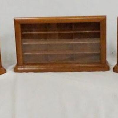 1104	LOT OF THREE THOMAS PACCONI 1900-2000 CLASSICS DISPLAY CASES FOR MODEL CARS. EACH CASE MEASURES; 9 IN X 14 3/4 IN, 2 1/2 IN DEEP. 
