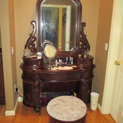 Stunning Pulaski Keepsakes Home Bedroom Furniture 