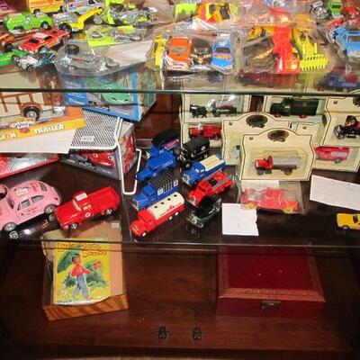 VINTAGE - Matchbox, Hotwheels, Dinky, Tootsie, Auburn, Days Gone By. The oldest dating from the 1960s-1970s   Don't miss this...