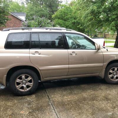 2006 Toyota Highlander
62000 miles
We will have mechanics report on Friday. 
Looks Great