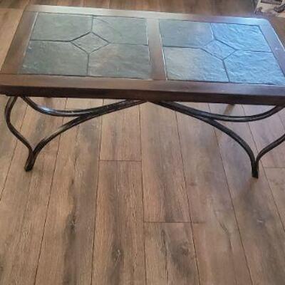 Beautiful coffee table, excellent condition 