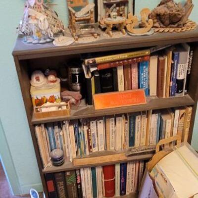 Wooden bookshelf / books