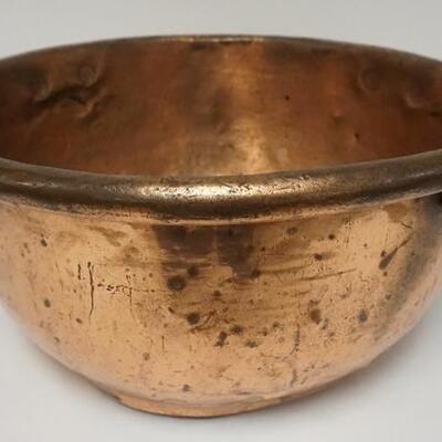 1142	LARGE ANTIQUE COPPER BOWL WITH 2 IRON FORGED HANDLES AND A DOUBLE DOVETAILED BOTTOM AND SIDES. BOWL IS 19 1/2 IN X 9 IN
