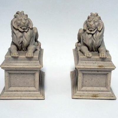 1092	PAIR OF LION BOOKEND REPLICA OF NEW YORK LIBRARY. 7 1/2 IN X 4 IN, 7 1/2 IN H 
