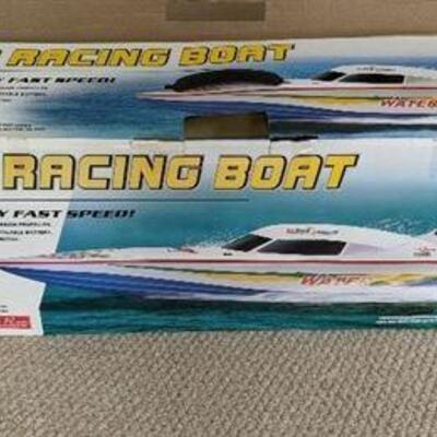EP Racing Speedboat -28â€, radio controlled  