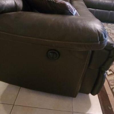 Comfortable leather 3 person recliner