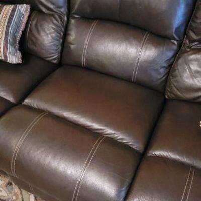 Comfortable leather 3 person recliner