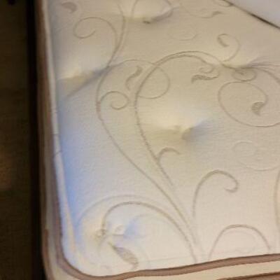 Full box spring mattress detail