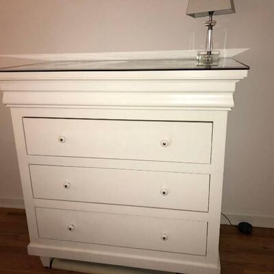 Very nice Kimball white three drawer dresser with a removable glass top. The dresser measures 40
