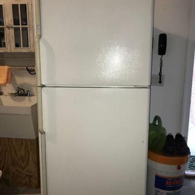 Maytag Plus fridge and freezer combo is in good condition. It measures 31â€ x 33â€ x 68â€. https://ctbids.com/#!/description/share/947258