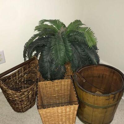 Nice assortment of baskets for decor and a fake plants. https://ctbids.com/#!/description/share/947241