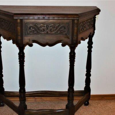 A handsome table that could be used either as an entry or an accent table.