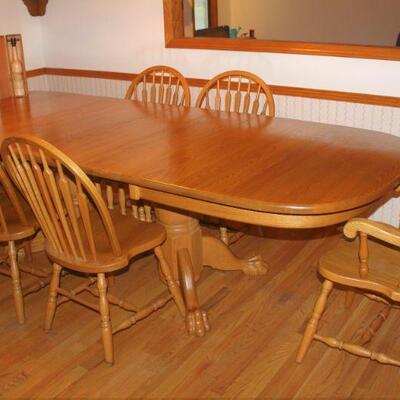 Large oak pedestal dining table set.  Four extra leaves give even the largest gathering plenty of room.  Leaves store in table when not...