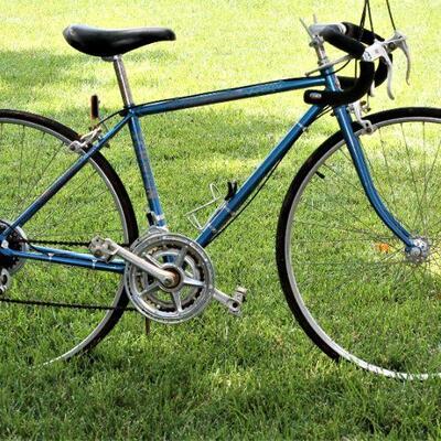 Vintage men's Schwinn Varsity 10 speed bicycle.