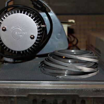 Gemini ring saw is perfect for stained glass enthusiasts and those wanting to get started.