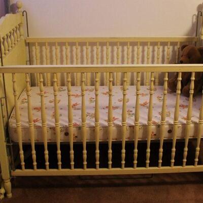 Vintage Baby Bed w/ new Mattress