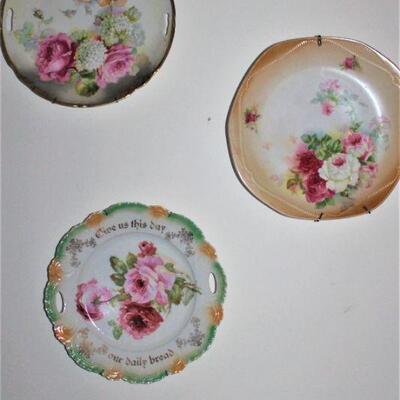Decorative plates.