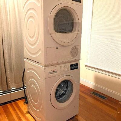 A perfect apartment-size washing machine to tuck into a closet; or maybe a nice second washing machine?